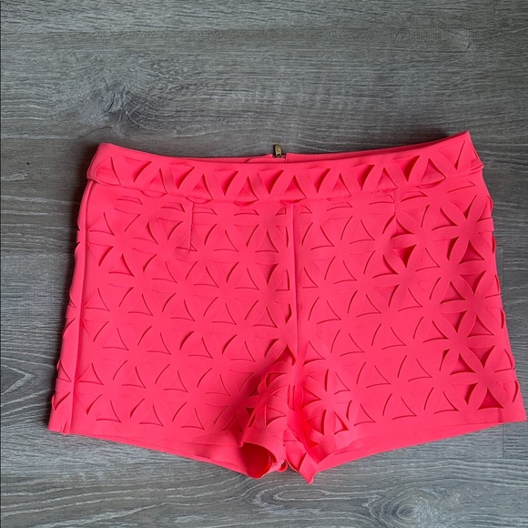 NEW Lilly Pulitzer 3” Lorna Short  in Pink Sun Ray Daisy Laser Cut 4 - Picture 2 of 8